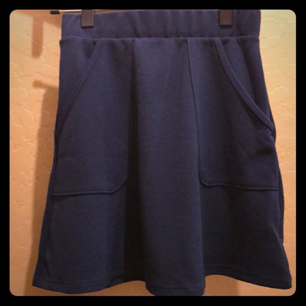 Skirt size Medium super cute with pockets